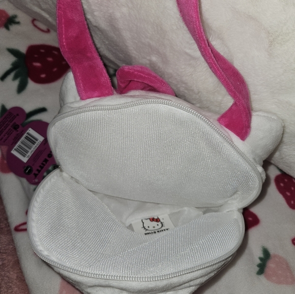 Hello Kitty Plush Bag - Picture 3 of 5